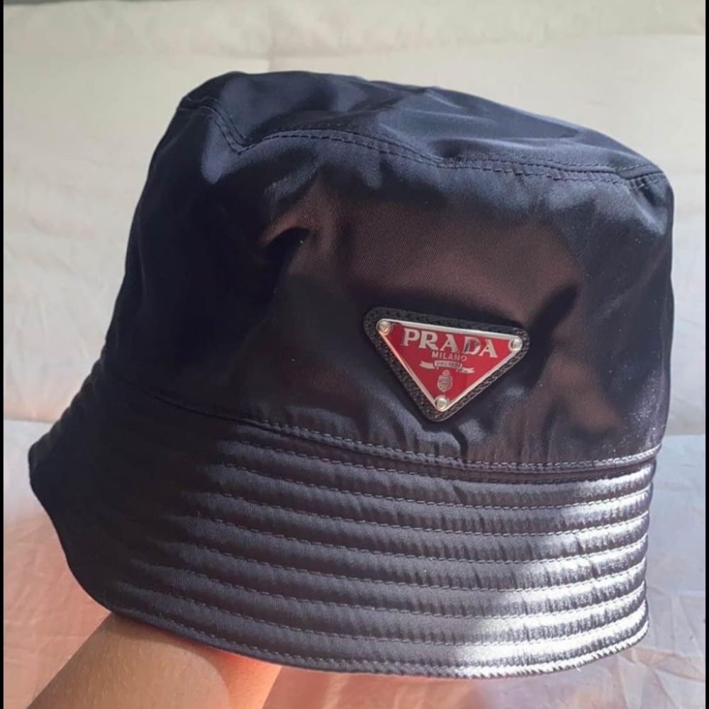 Prada Bucket hat comes with box